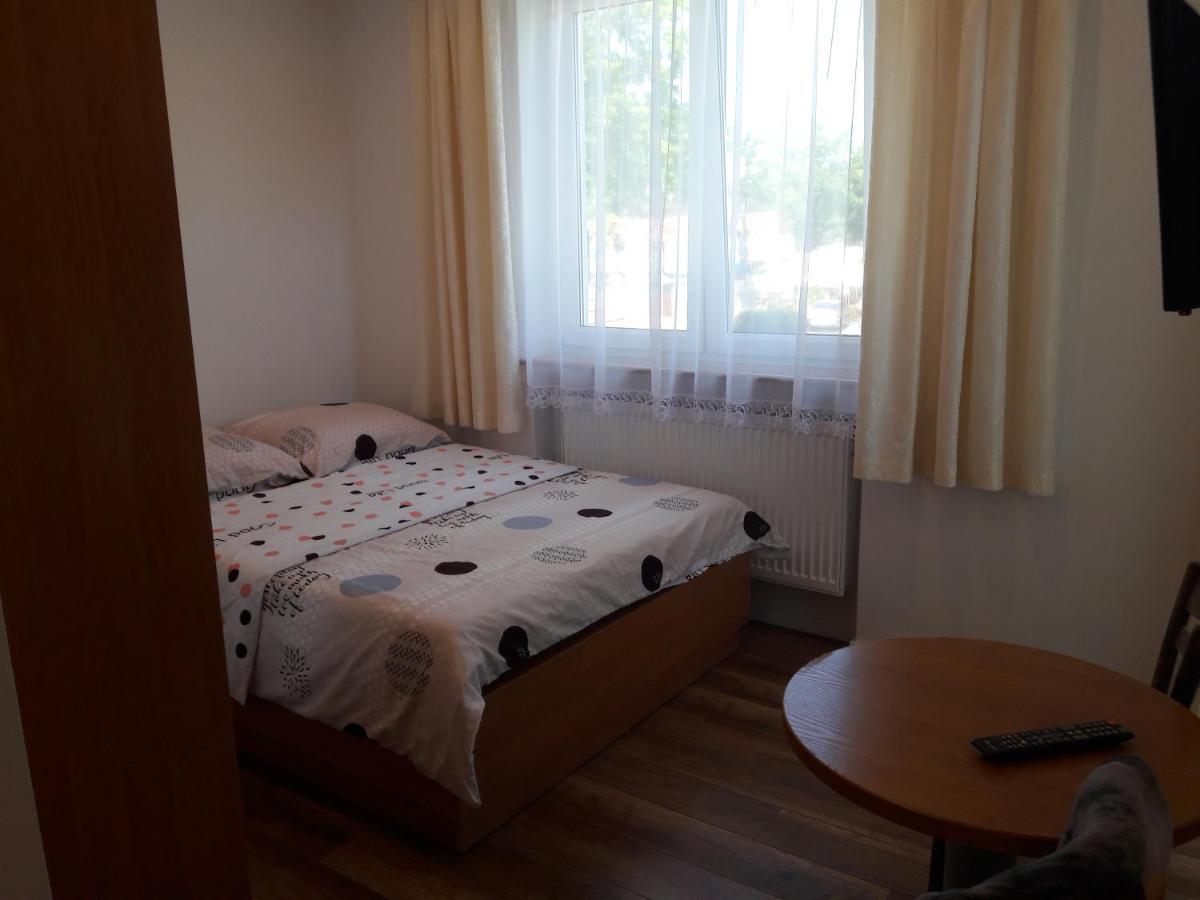 Agat Pokoje Goscinne Apartamenty Pobierowo Eksteriør bilde