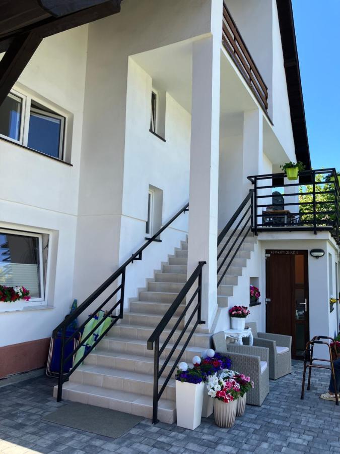 Agat Pokoje Goscinne Apartamenty Pobierowo Eksteriør bilde