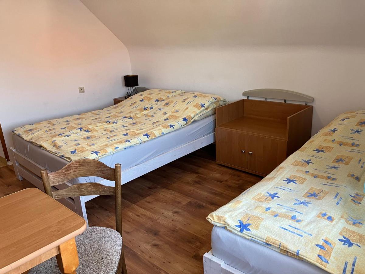 Agat Pokoje Goscinne Apartamenty Pobierowo Eksteriør bilde